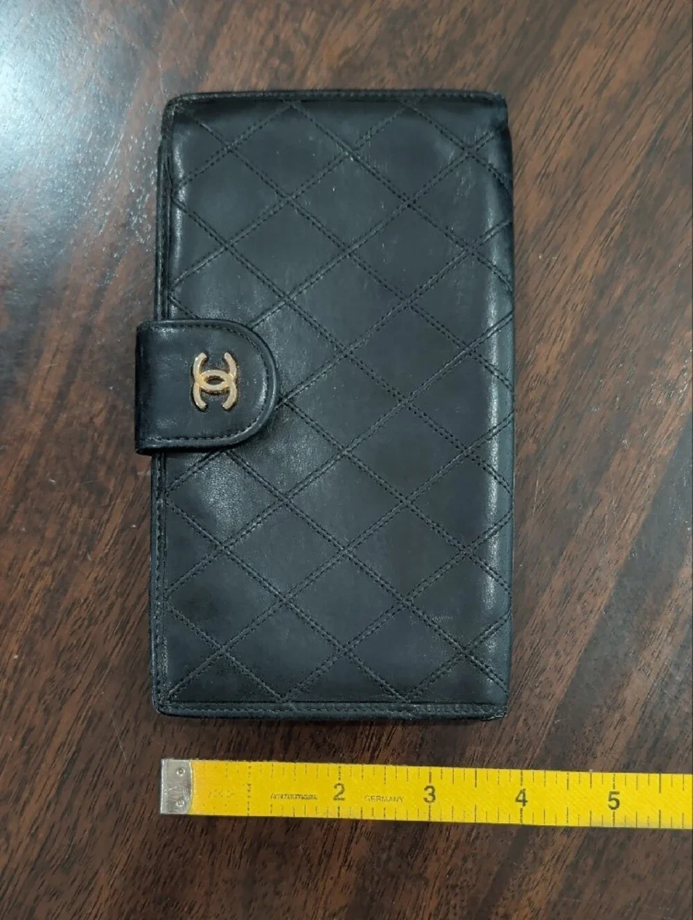 CHANEL Black Quilted Leather Crossbody Wallet with Gold Chain
